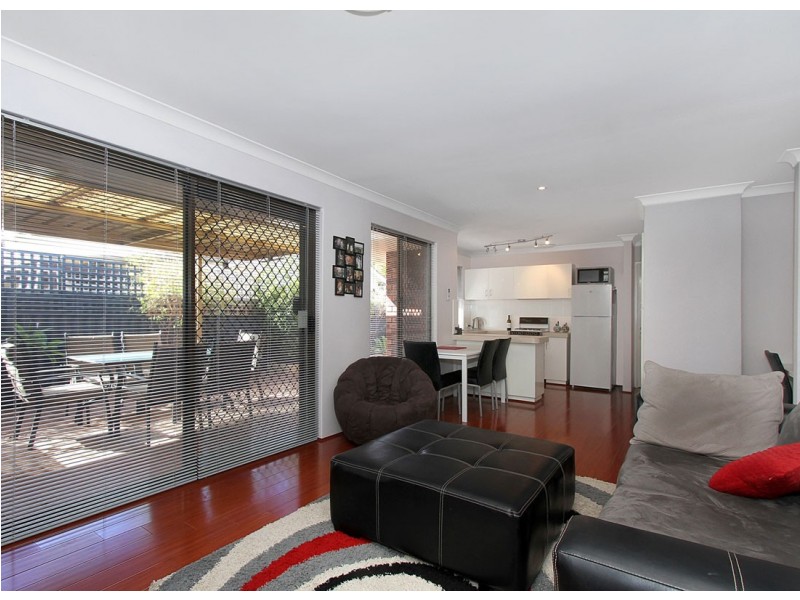 2/105 Pola Street, Dianella WA 6059