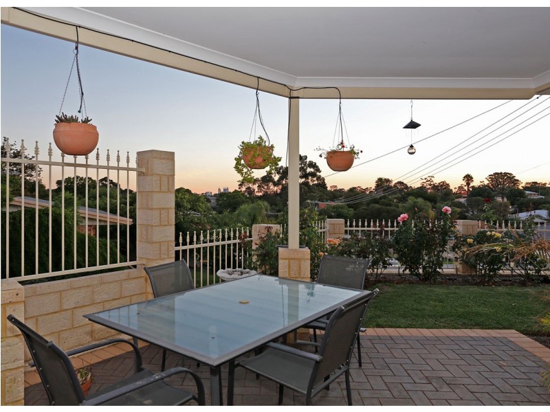 1/8 Palmer Place, Embleton WA 6062