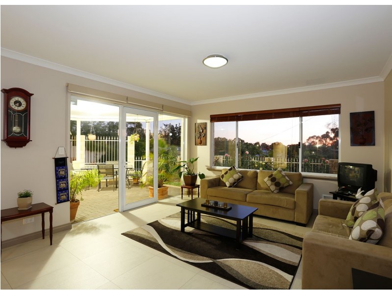 1/8 Palmer Place, Embleton WA 6062
