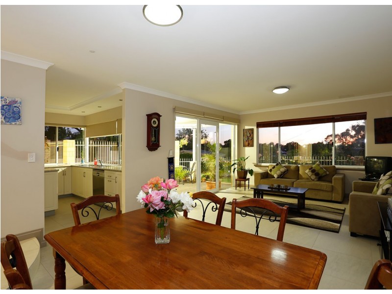 1/8 Palmer Place, Embleton WA 6062