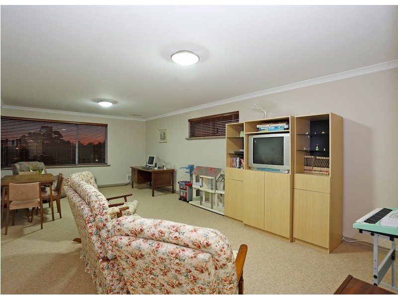1/8 Palmer Place, Embleton WA 6062