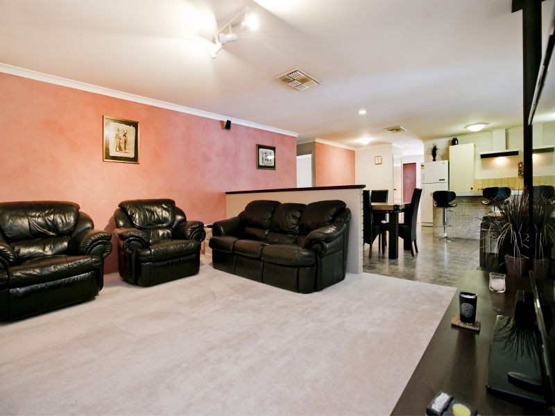 11 Figtree Place, Beechboro WA 6063