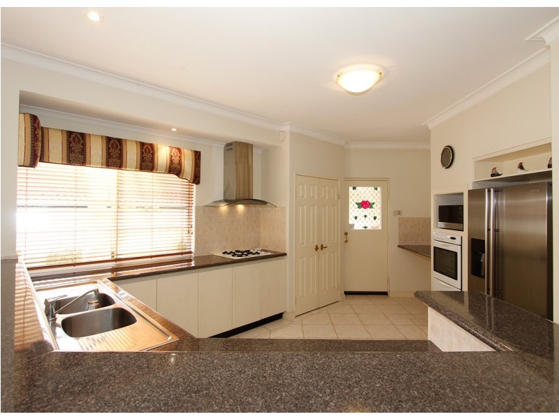 12 Mossfiel Retreat, Landsdale WA 6065