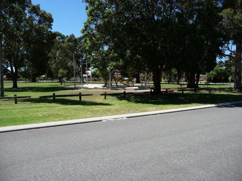 5 Hailsham Road, Nollamara WA 6061