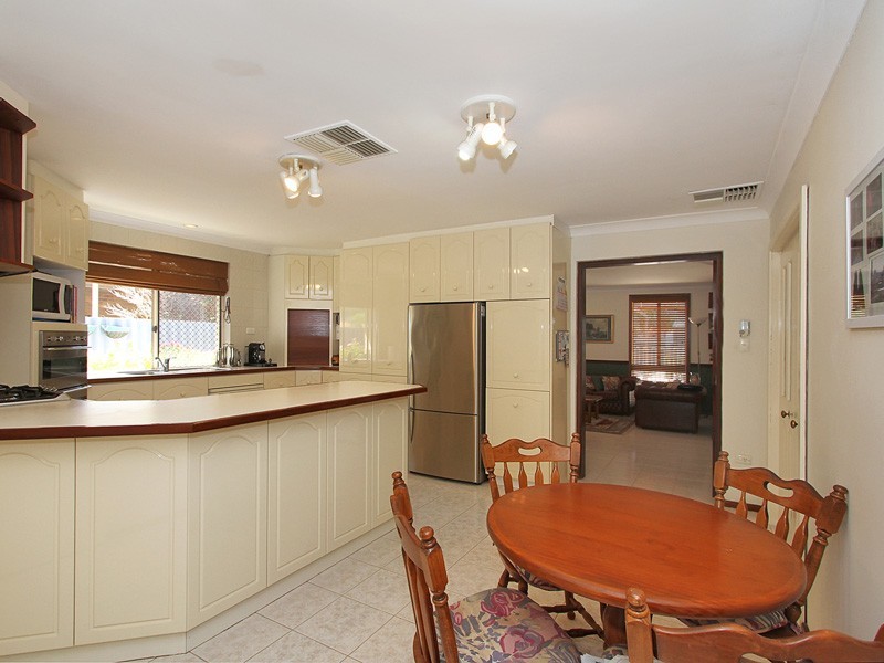 28 Walkington Way, Eden Hill WA 6054