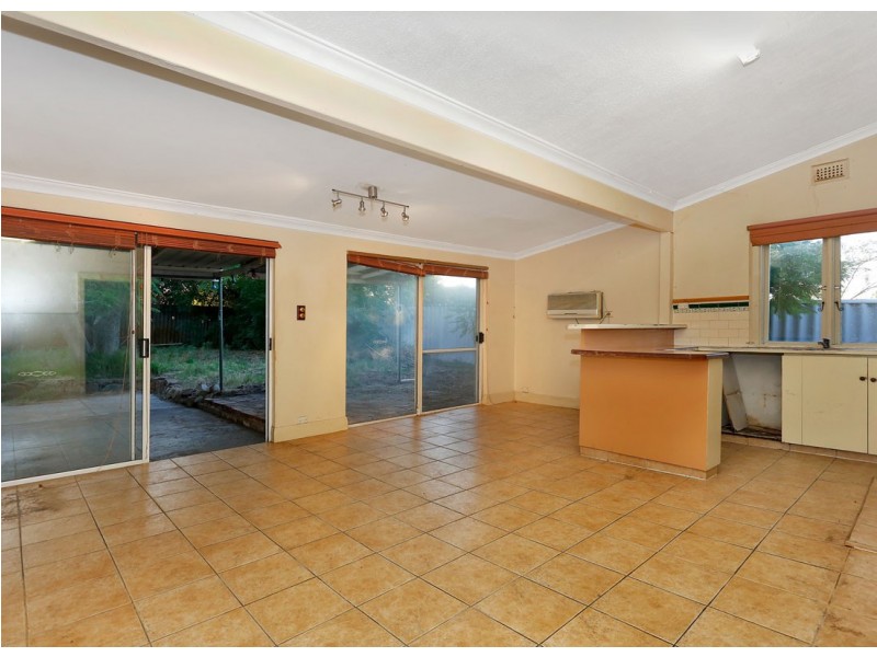 81 Ivanhoe Street, Bassendean WA 6054