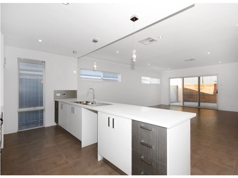 28 Litchfield Circle, Wandi WA 6167