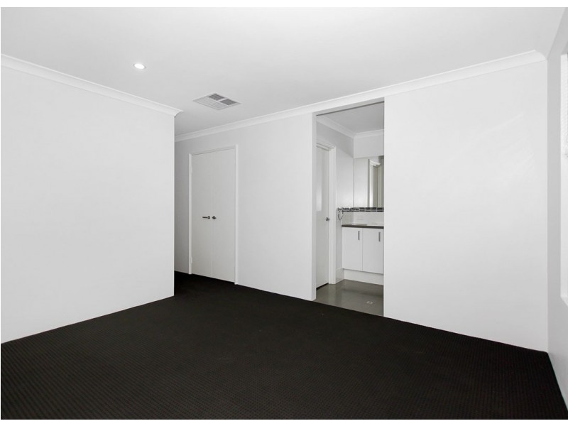 28 Litchfield Circle, Wandi WA 6167