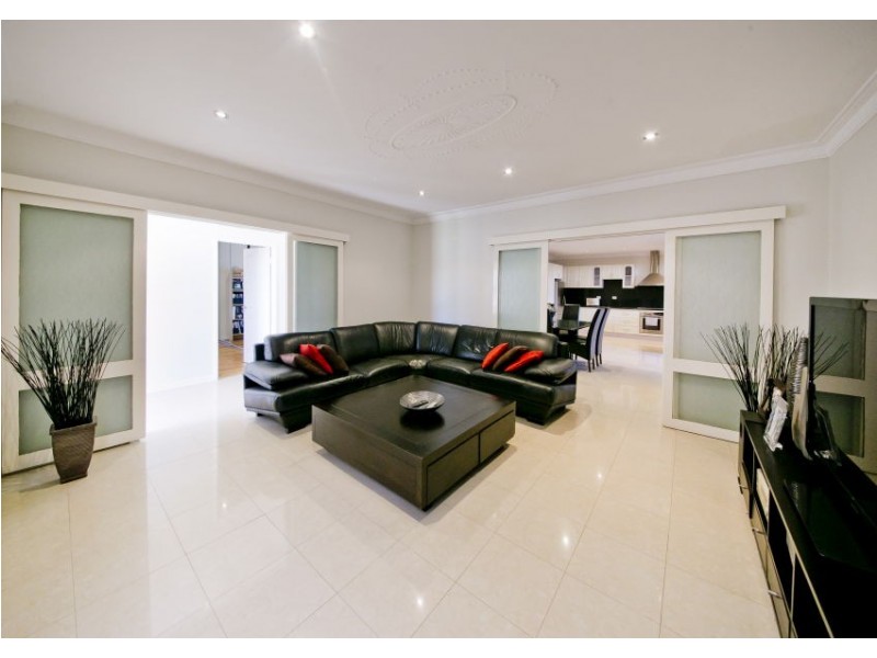 5 Northmoor Road, Eden Hill WA 6054