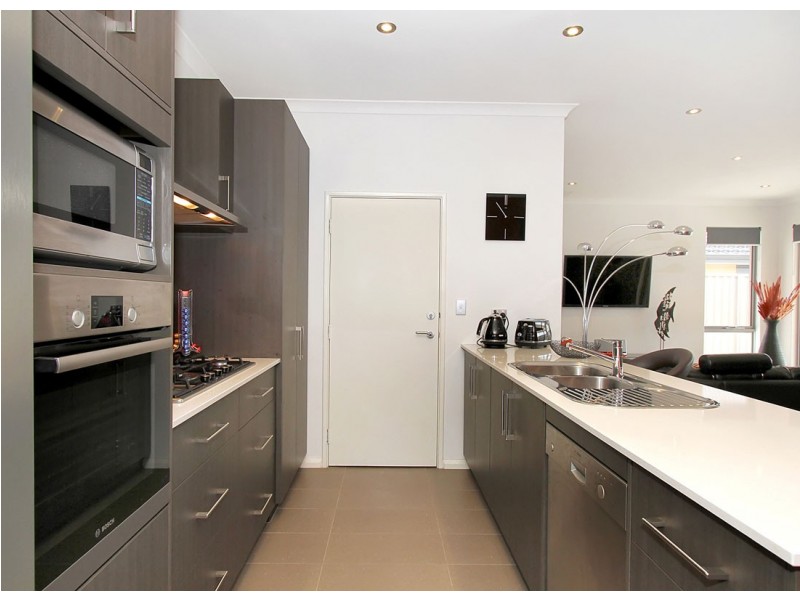 1B Randwick Bend, Harrisdale WA 6112