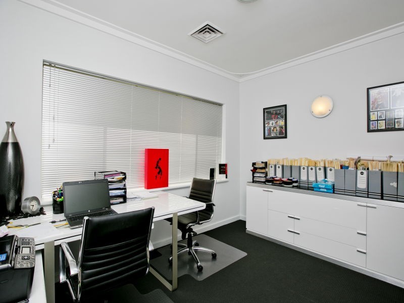 33 Elabana Crescent, Dianella WA 6059