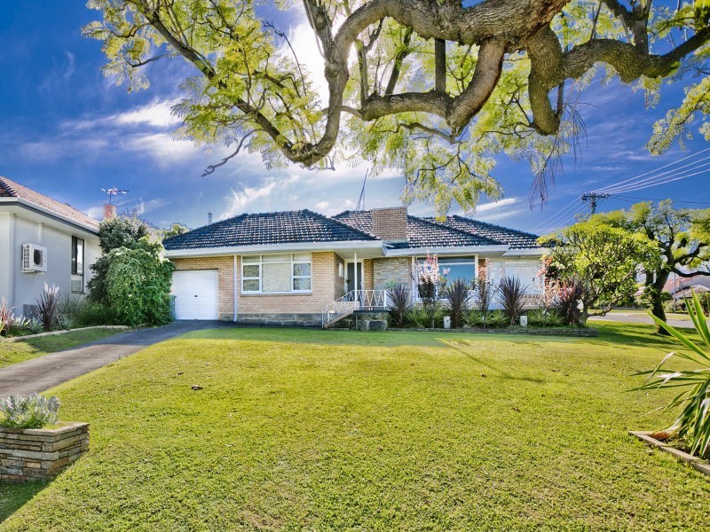 33 Elabana Crescent, Dianella WA 6059