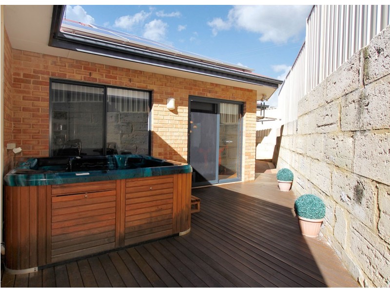 33 Parsons Street, Embleton WA 6062