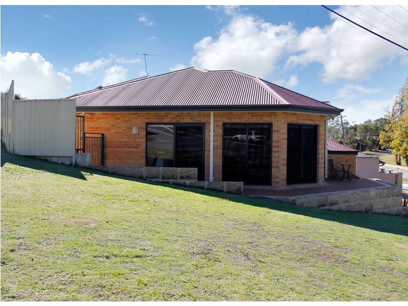 33 Parsons Street, Embleton WA 6062