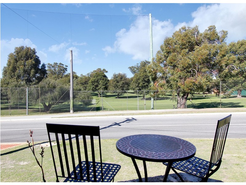 33 Parsons Street, Embleton WA 6062