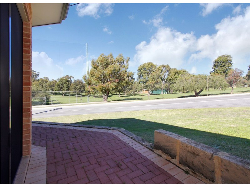 33 Parsons Street, Embleton WA 6062