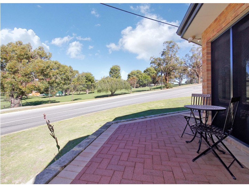 33 Parsons Street, Embleton WA 6062