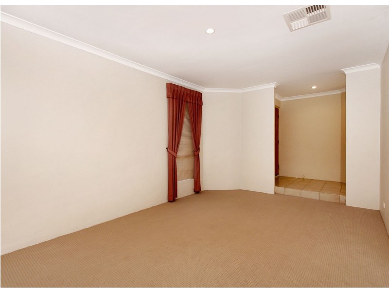 12 Hickory Drive, Thornlie WA 6108