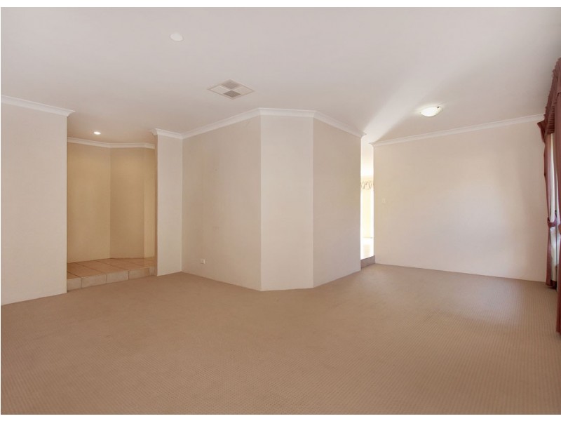 12 Hickory Drive, Thornlie WA 6108