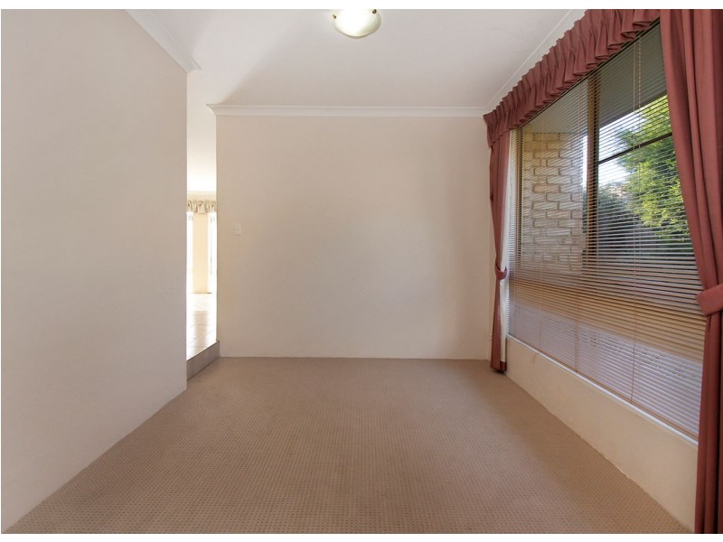12 Hickory Drive, Thornlie WA 6108
