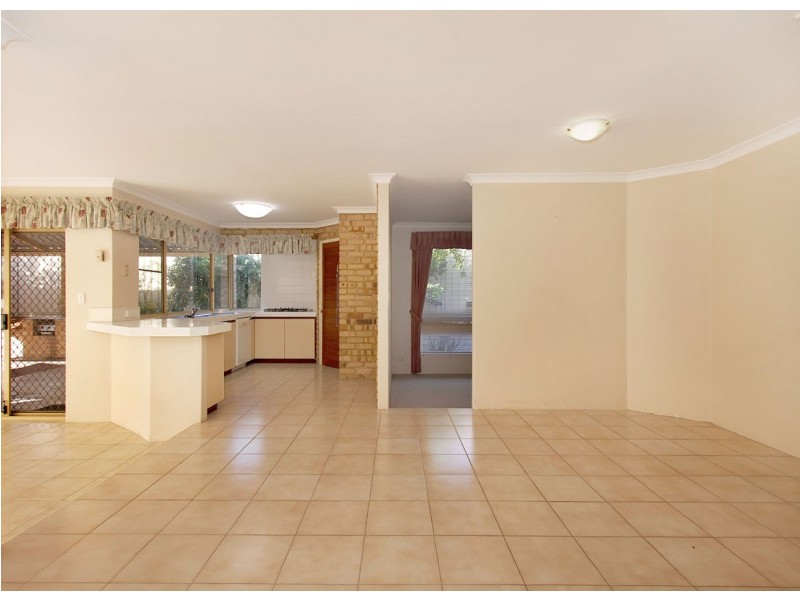 12 Hickory Drive, Thornlie WA 6108