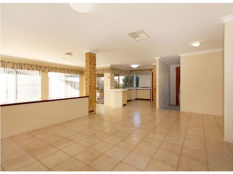 12 Hickory Drive, Thornlie WA 6108