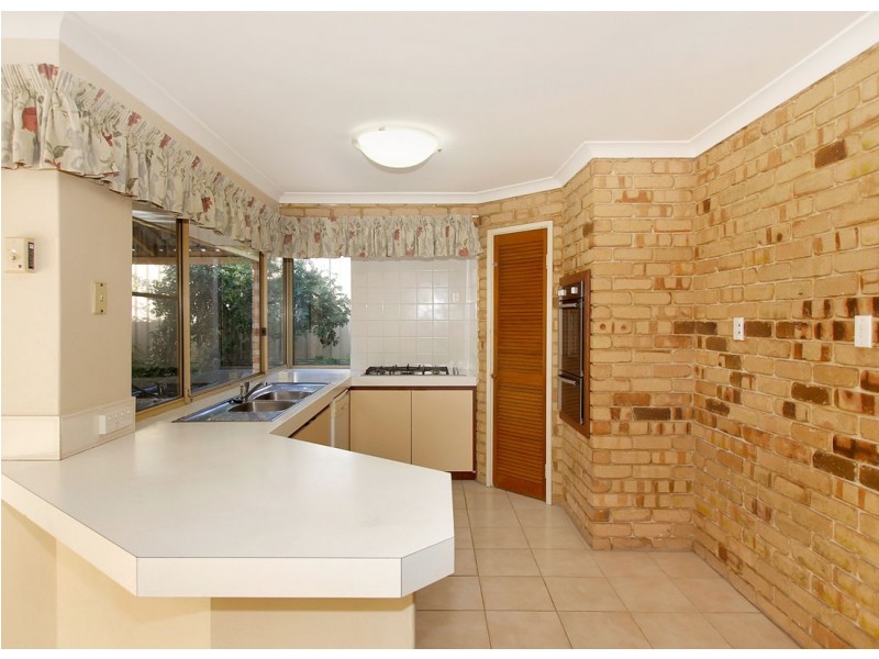 12 Hickory Drive, Thornlie WA 6108