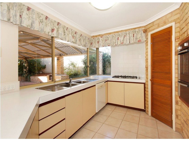 12 Hickory Drive, Thornlie WA 6108