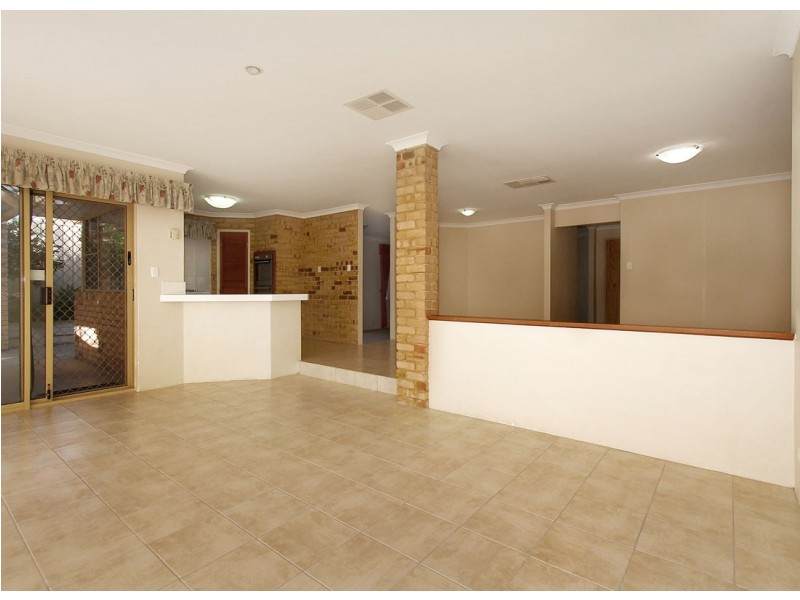 12 Hickory Drive, Thornlie WA 6108