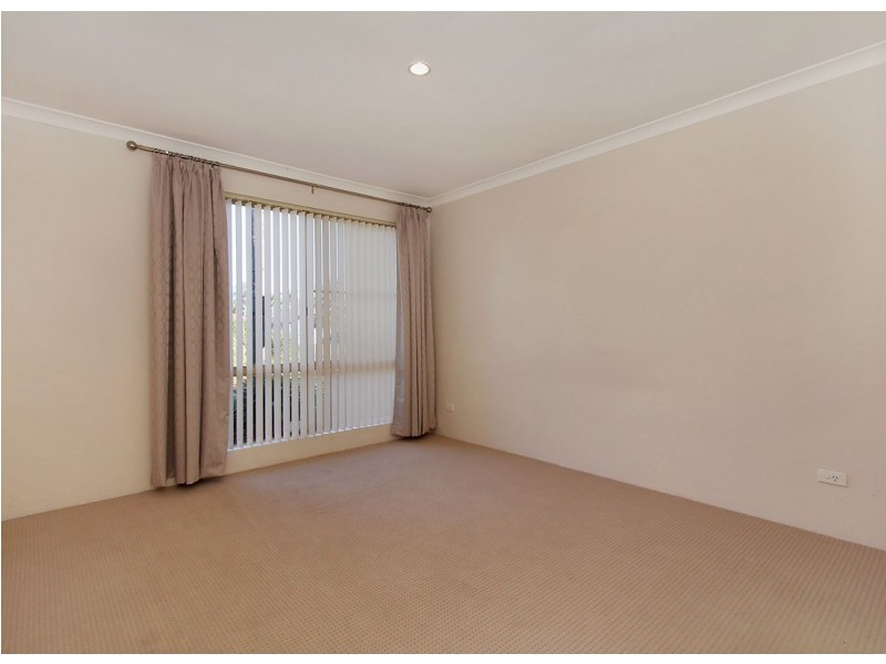 12 Hickory Drive, Thornlie WA 6108