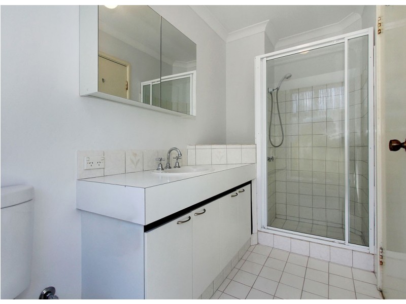 12 Hickory Drive, Thornlie WA 6108