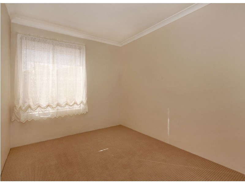 12 Hickory Drive, Thornlie WA 6108