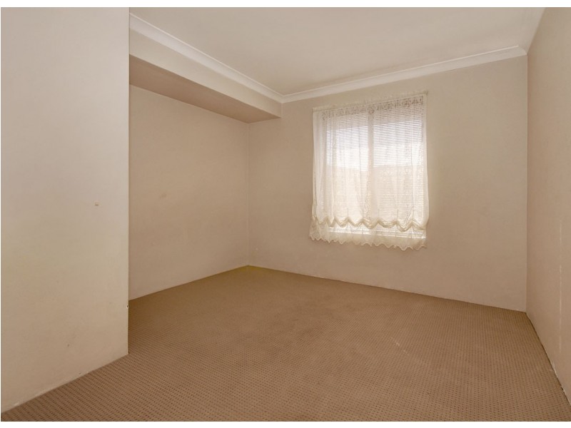 12 Hickory Drive, Thornlie WA 6108