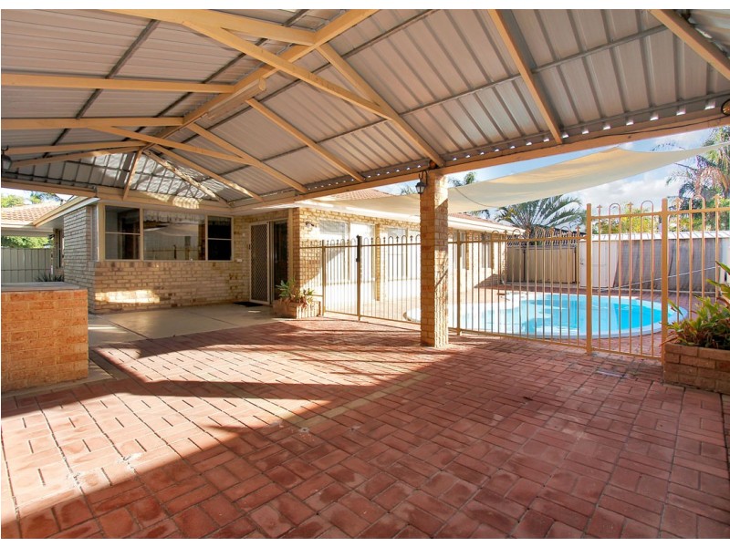 12 Hickory Drive, Thornlie WA 6108