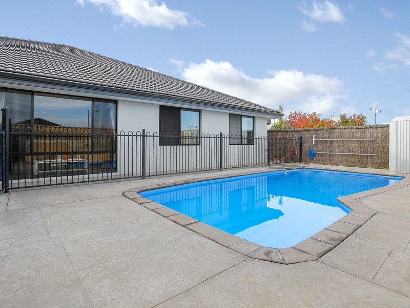 5 Hillsborough Parkway, Ridgewood WA 6030