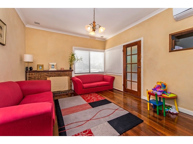 11 Sproxton Way, Embleton WA 6062