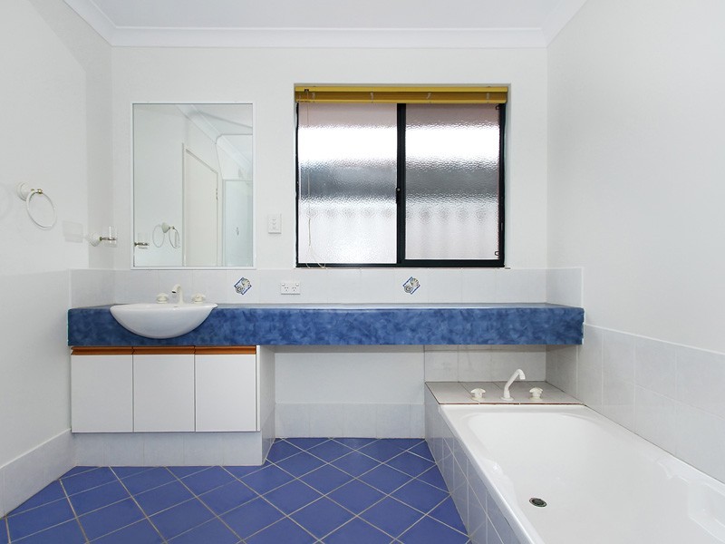 8 Nutbush Court, Thornlie WA 6108