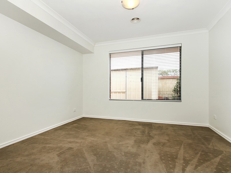 8 Nutbush Court, Thornlie WA 6108