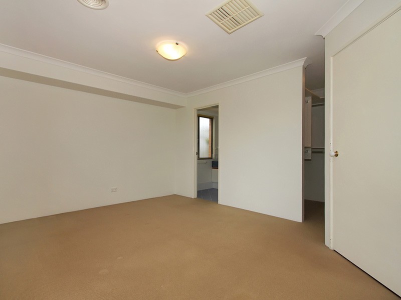 8 Nutbush Court, Thornlie WA 6108