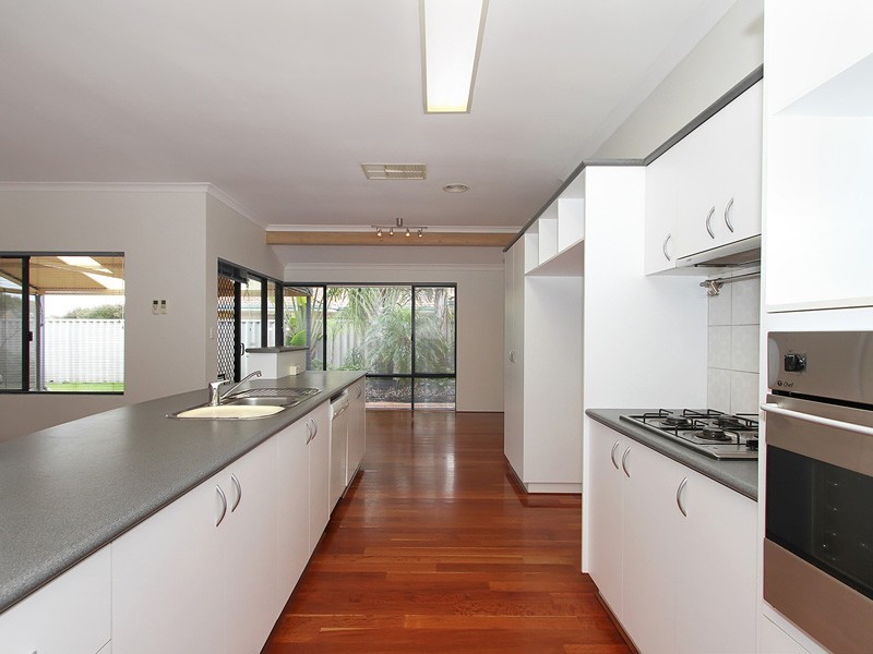 8 Nutbush Court, Thornlie WA 6108