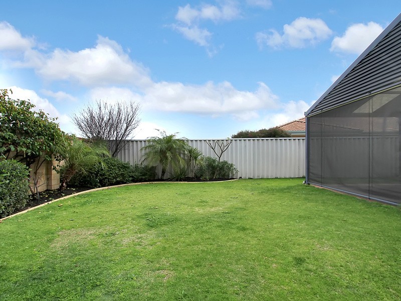 8 Nutbush Court, Thornlie WA 6108
