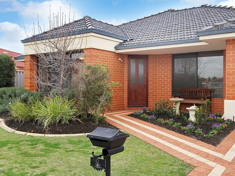 8 Nutbush Court, Thornlie WA 6108