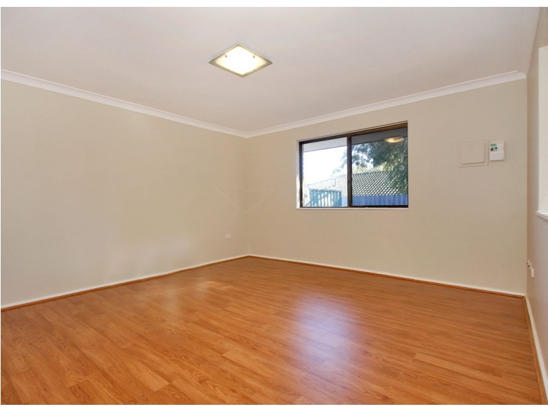 16 Roxwell Way, Girrawheen WA 6064