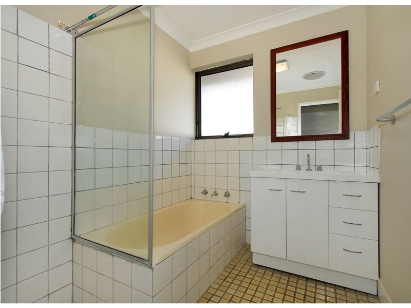 16 Roxwell Way, Girrawheen WA 6064