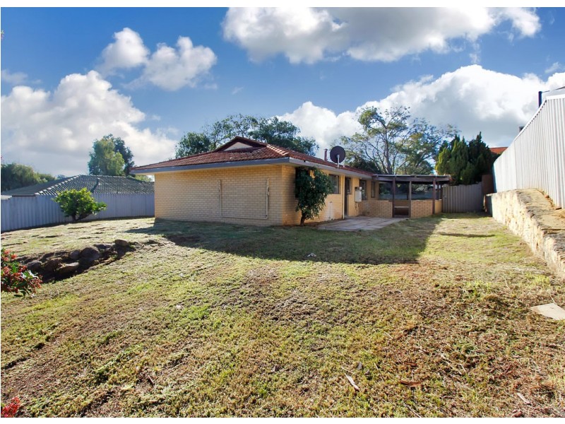 16 Roxwell Way, Girrawheen WA 6064