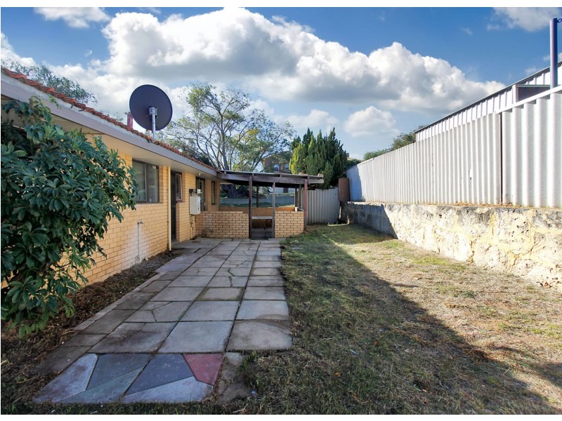 16 Roxwell Way, Girrawheen WA 6064