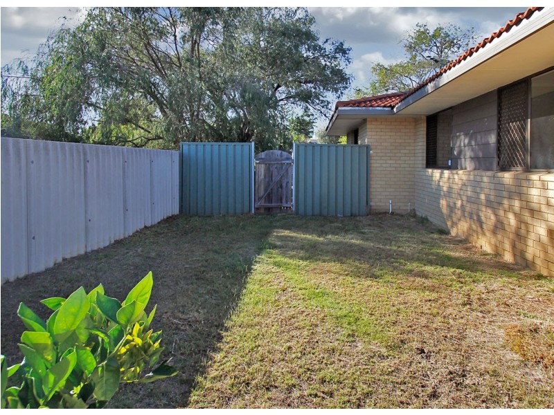 16 Roxwell Way, Girrawheen WA 6064