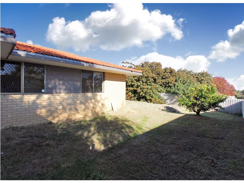 16 Roxwell Way, Girrawheen WA 6064