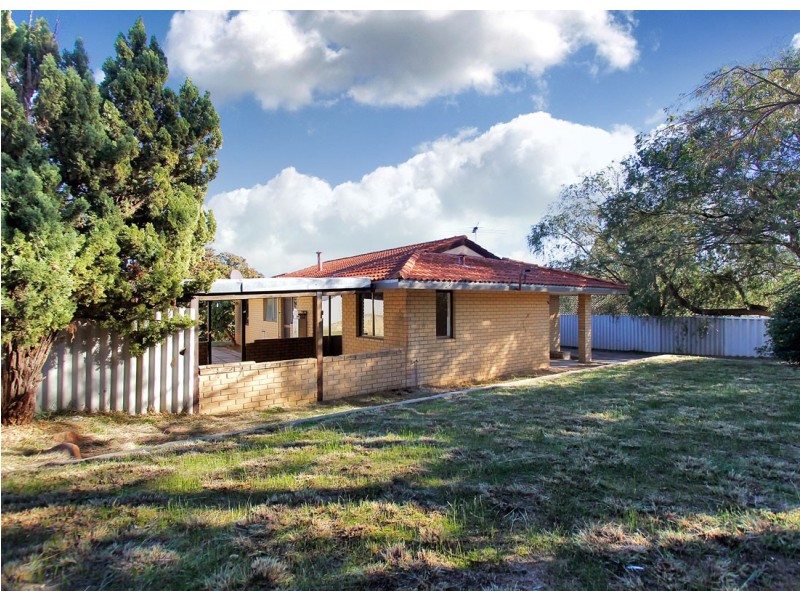 16 Roxwell Way, Girrawheen WA 6064