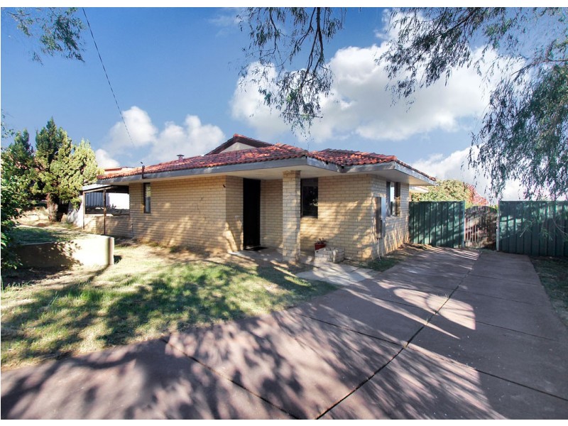 16 Roxwell Way, Girrawheen WA 6064